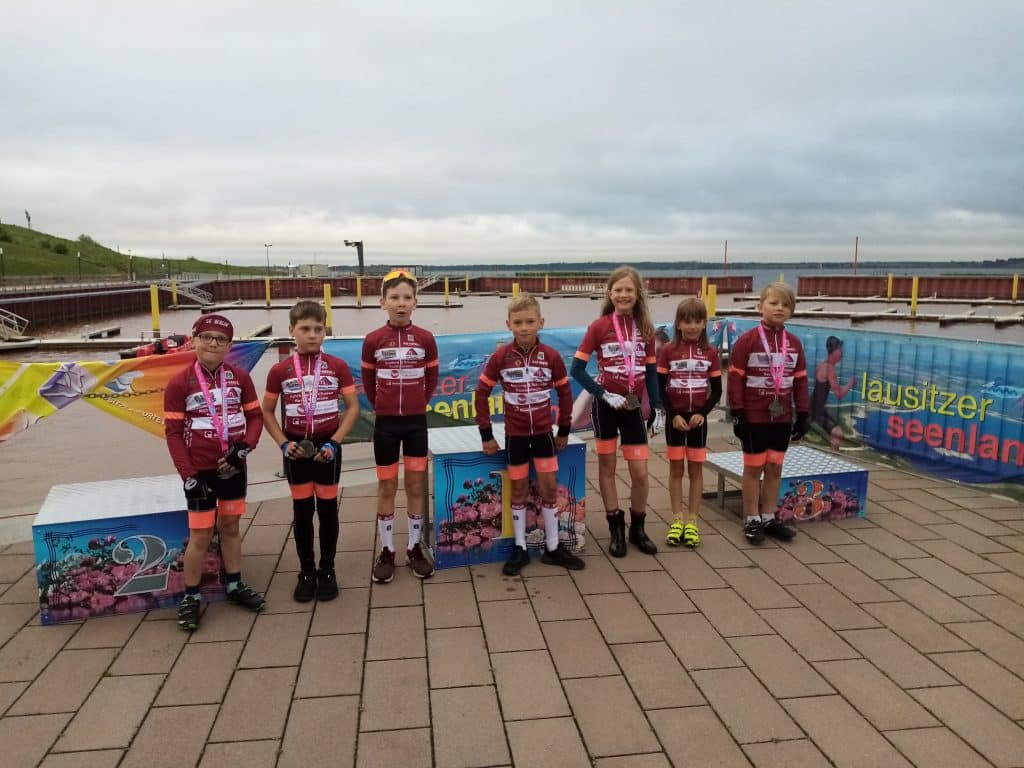 11.07.2021 - Großräschen - Die Sportler der U11 und U13 nach ihrem Einzelzeitfahren (Fotograf- SC Berlin Abt. Radsport)