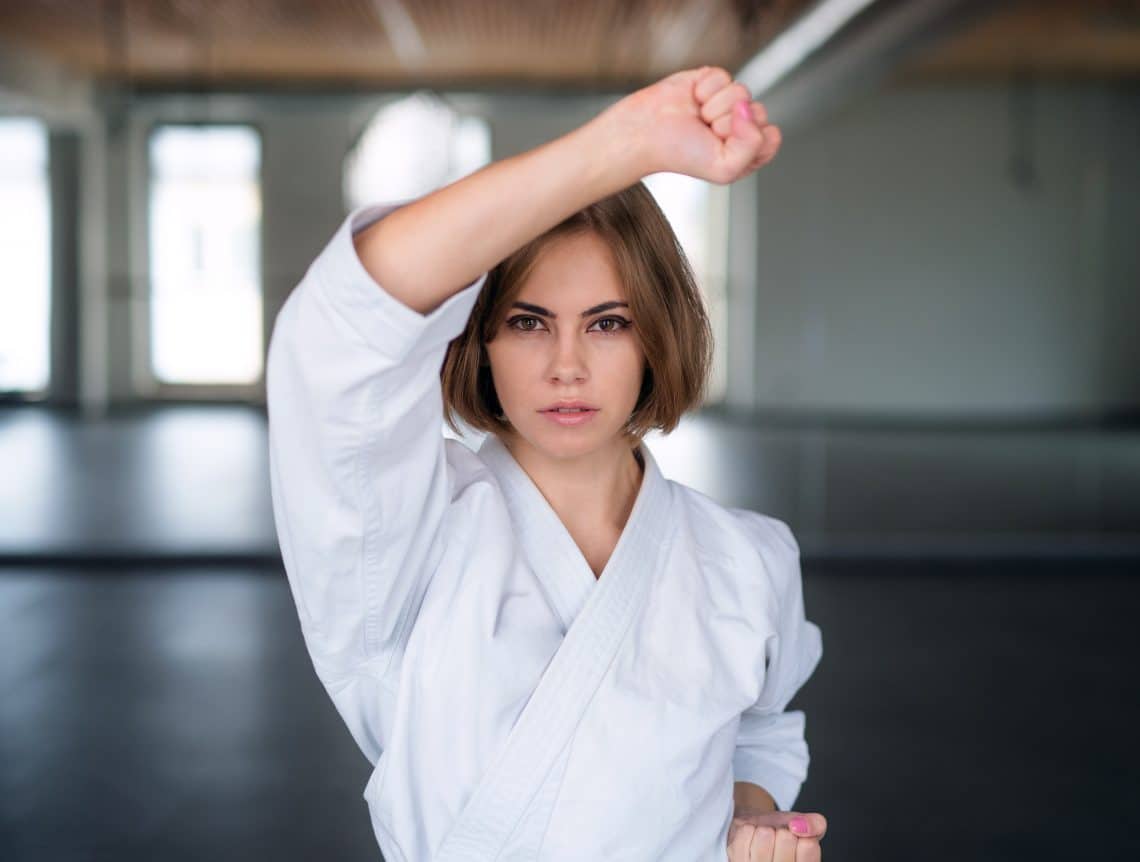 12.07.2020 - A young woman practising karate indoors in gym. (Fotograf- Halfpoint, Adobe Stock)12.07.2020 - A young woman practising karate indoors in gym. (Fotograf- Halfpoint, Adobe Stock)