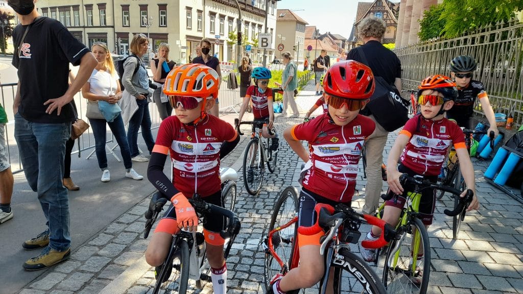 13.06.2021-Meiningen-Die-U11-Starter-voller-Spannung-auf-den-ersten-grossen-Wettkampf-im-Jahr-2021-Fotograf-SC-Berlin-Abt.-Radsport