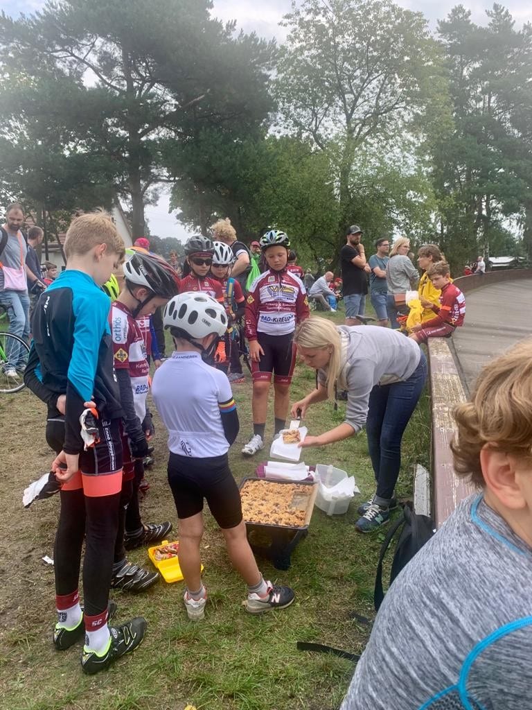 13 09 2021 Fredersdorf Am Ende gab es noch für jeden ein Stück Kuchen Fotograf SC Berlin Abt Radsport