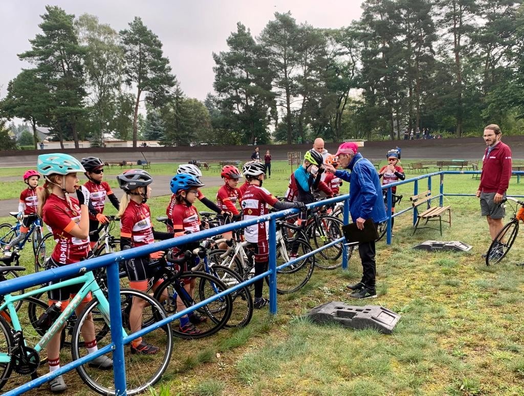 13 09 2021 Fredersdorf Trainer Klaus Wagner mit letzten Anweisungen vor dem Start der U11 Fotograf SC Berlin Abt Radsport