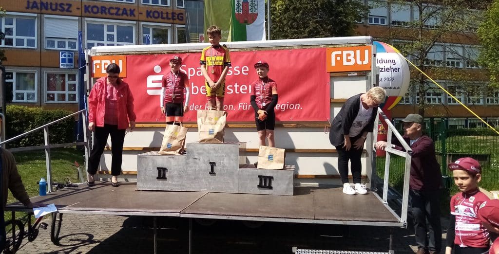 Finsterwalde U11 Anfaenger Rennen 2 Platz Pepe Kniep 3 Platz Paul Dressel