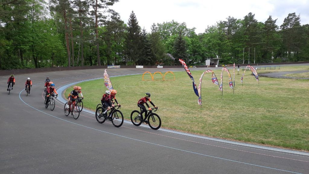 Fredersdorf Die U11er auf der Radrennbahn 3