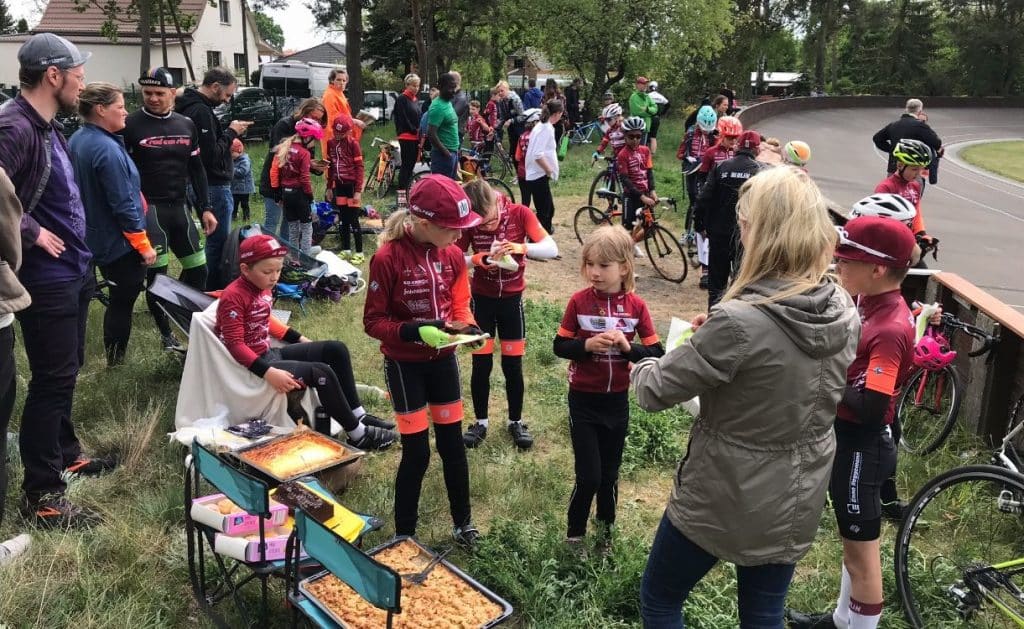 Fredersdorf: Nach dem U11 Omnium erstmal eine Kuchen-Stärkung