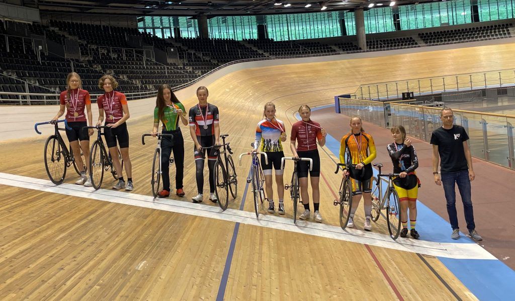 LVM Madison U15w 1 Platz Marie Louise Raake 3 v r U17w 1 Platz Pia Tittel und Ella Grueneberg links