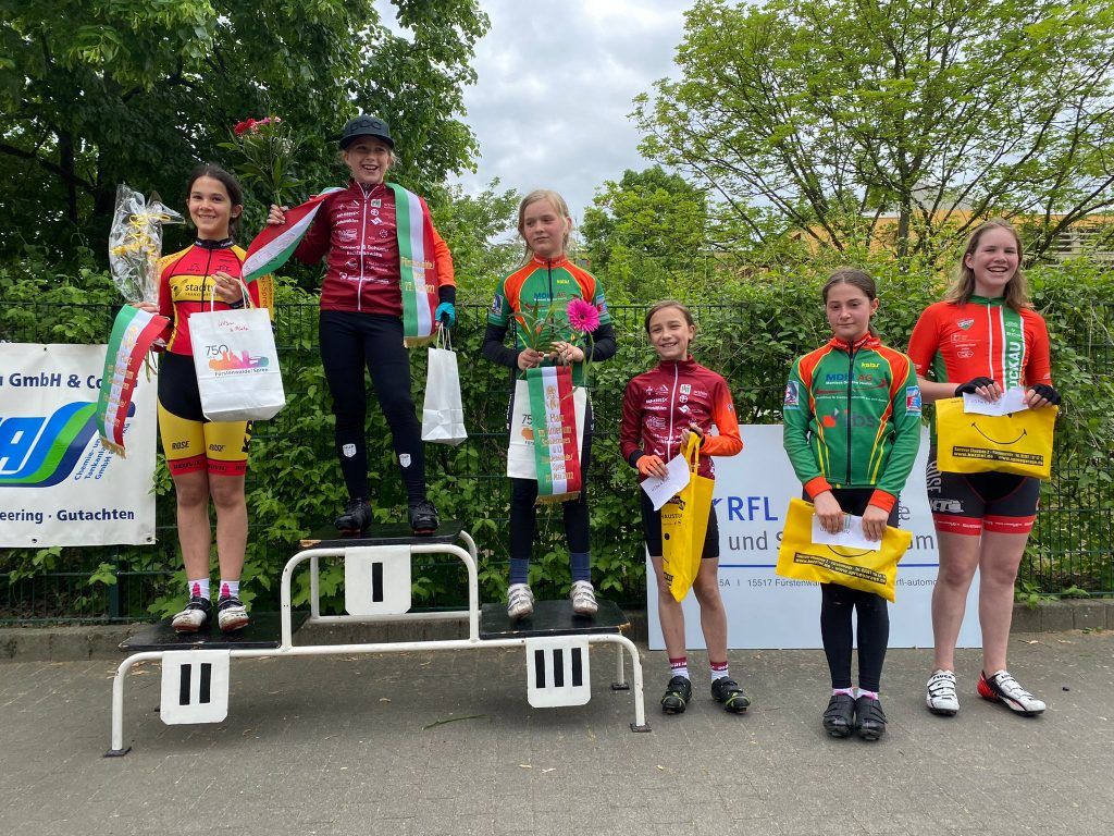 Schwapp U13w 1 Platz Karla Mueller 4 Platz Leni Deneke