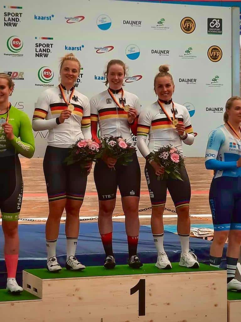 DM Bahn Sandra Hainzl ganz oben auf dem Podium