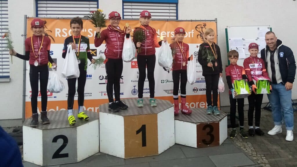 Neuenhagen U11w Anfaenger 1 Platz Anna Grundei 2 Platz Fiona Schmidmaier 4 Platz Mia Radanovic