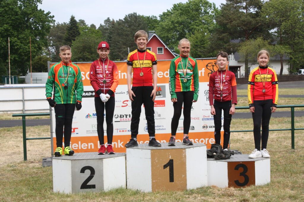 Fredersdorf Anfaenger U13 2 Platz Mia Radanovic 3 Platz Ioannis Verbrovsek