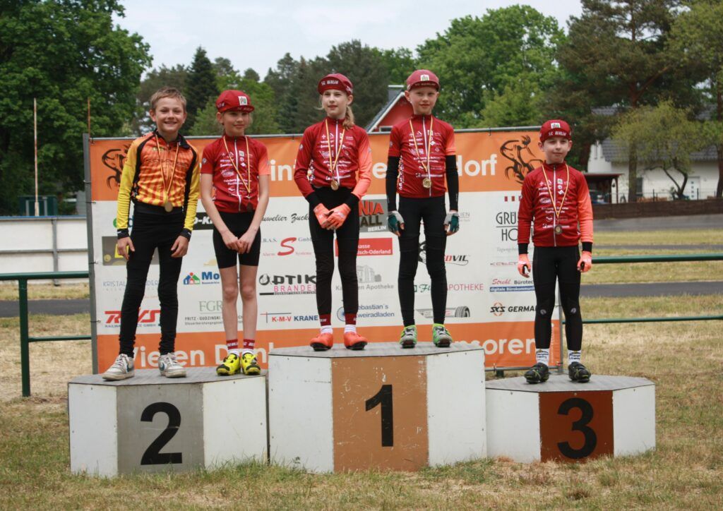 Fredersdorf U11 1 Plaetze Romy Hoppe und Bela Winning 2 Platz Fiona Schmidmaier 3 Platz Tom Grosse