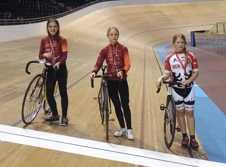 LVM Punktefahren U13w 1 Platz Martje Plamp 2 Platz Lena Milla Schönebeck