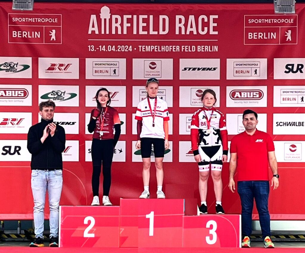 LVM Straße U13w 1 Platz Martje Plamp 2 Platz Lena Milla Schönebeck