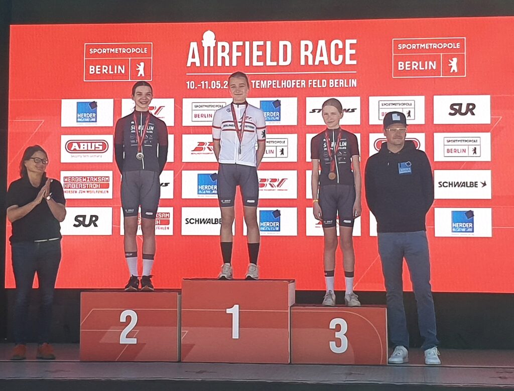 LVM Straße U15w 1 Platz Leni Deneke 2 Platz Lena Milla Schönebeck 3 Platz Anna Grundei