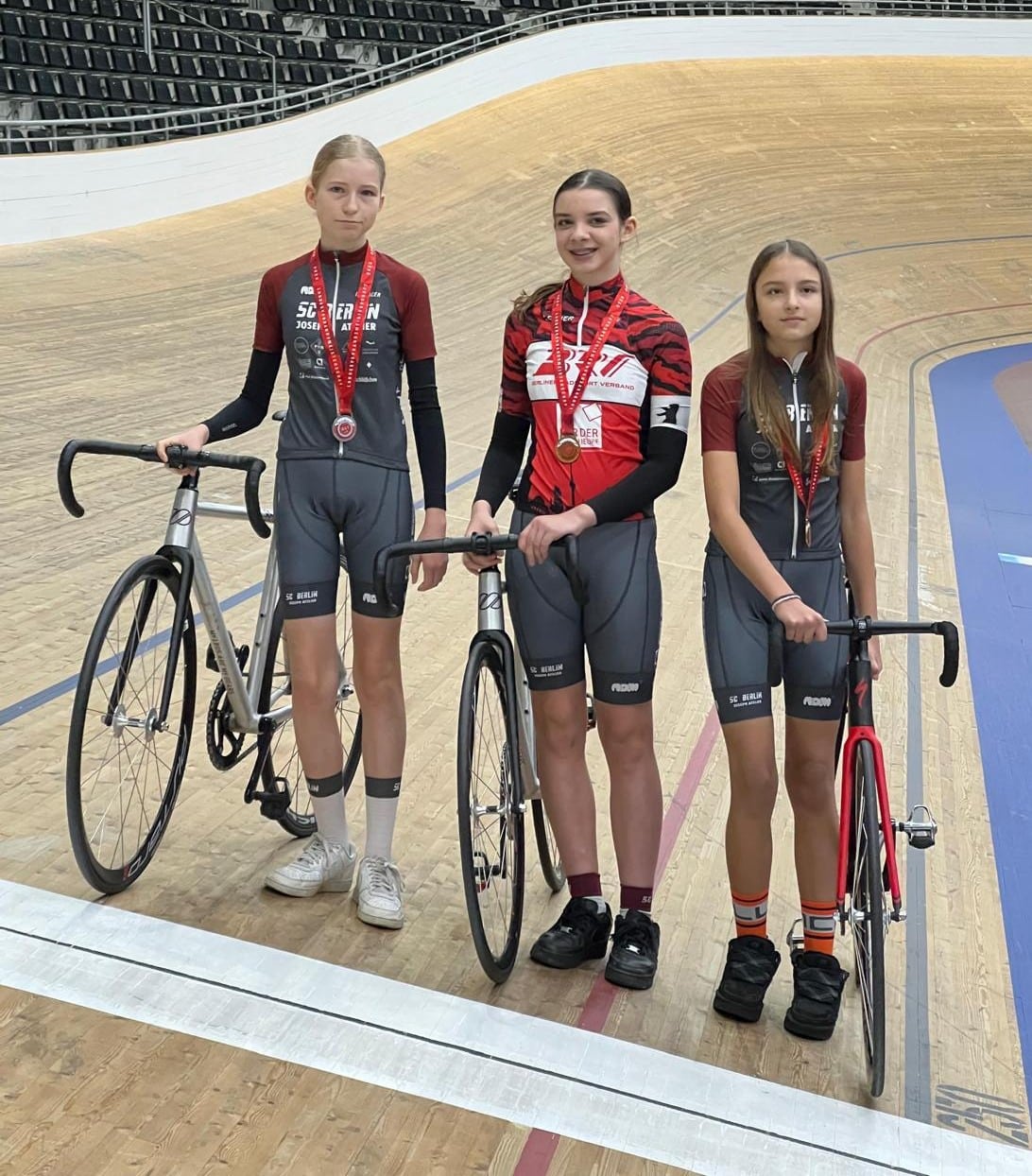 LVM Bahn U15w Punktefahren 1 Platz Lena Milla Schönebeck 2 Platz Anna Grundei 3 Platz Marta Gaulke